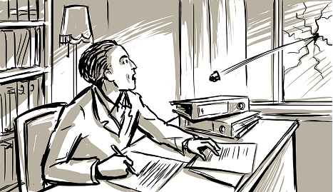 Eine überraschte Person sitzt an einem Schreibtisch mit Papieren und Ordnern, als ein Stein ein Fenster zerschmettert und in den Raum fliegt. Eine überraschte Person sitzt an einem Schreibtisch mit Papieren und Ordnern, als ein Stein ein Fenster zerschmettert und in den Raum fliegt.